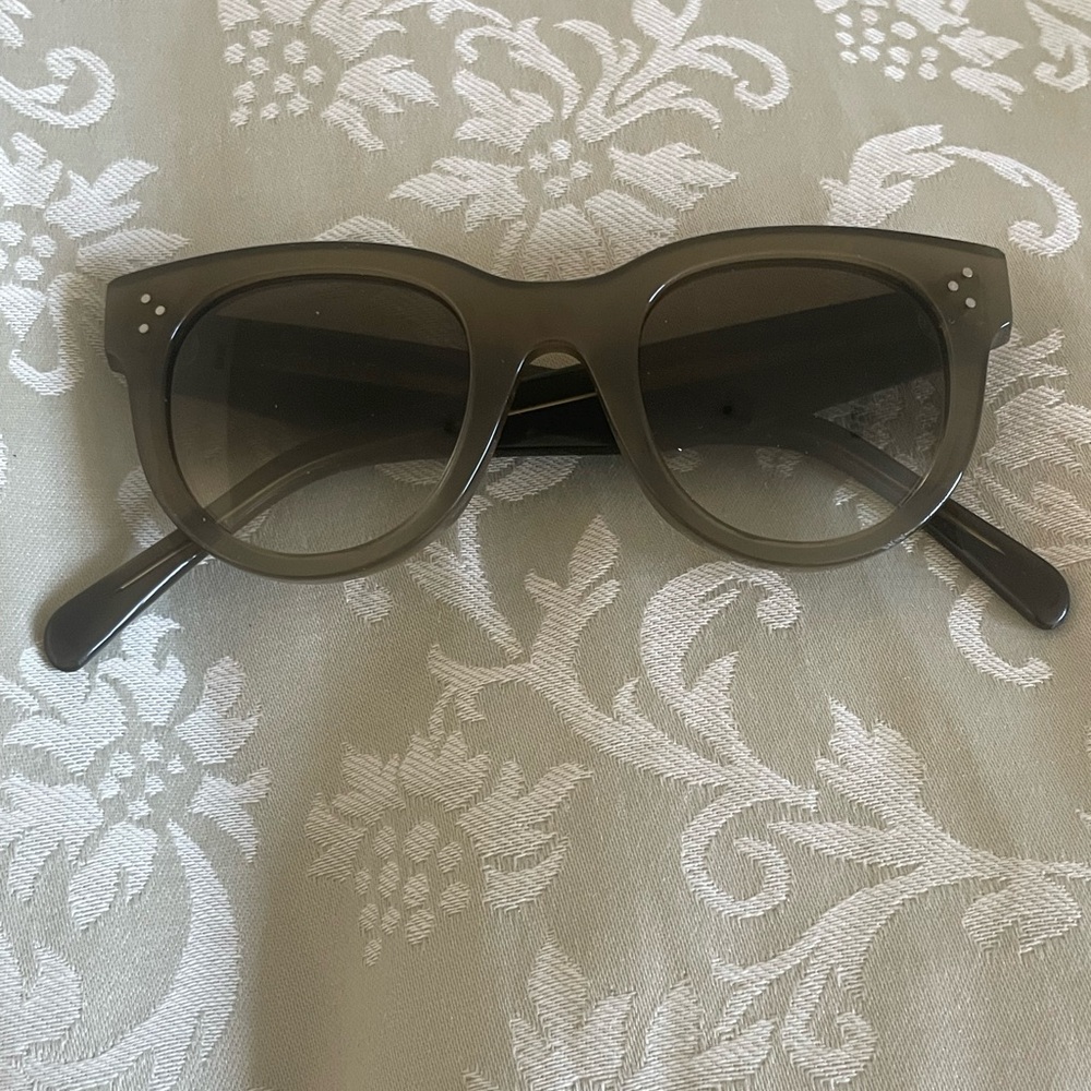 Chic Green Céline Sunglasses – Parisian Elegance!